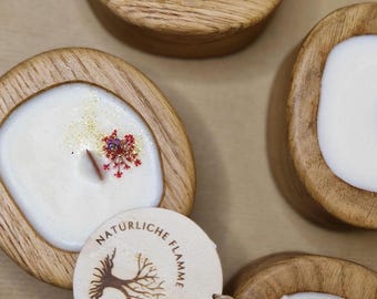 Handmade soy wax scented candle in an oak wood vessel | Sustainable, vegan & long-lasting | Gift idea inspired by perfumes