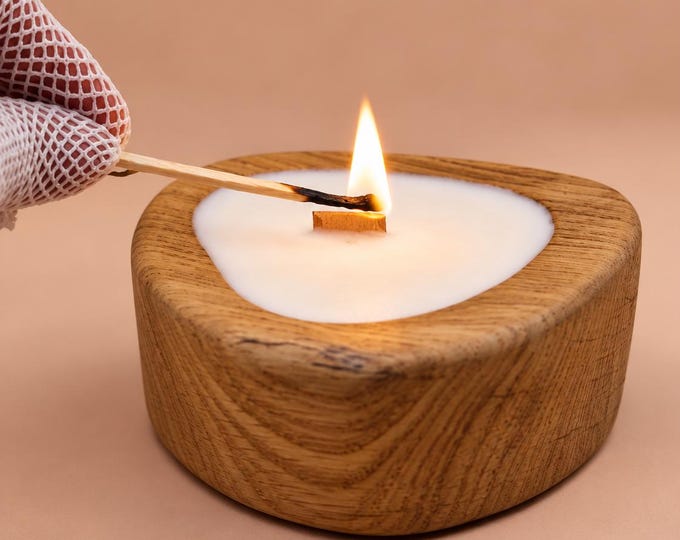 Oakwood scented candle made from soy wax with wooden wick – 160 g, hand-poured