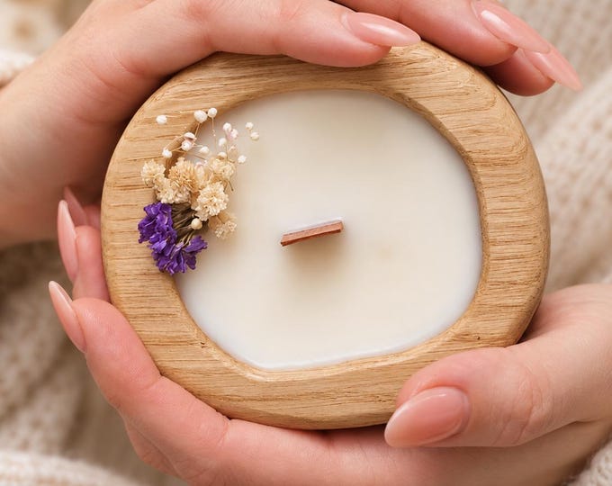 Scented candle in an oak wood container made of soy wax – wooden wick, approx. 100 g, hand-poured