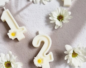 Celebrate with natural beauty: Eco-friendly birthday candles with adorable floral designs!