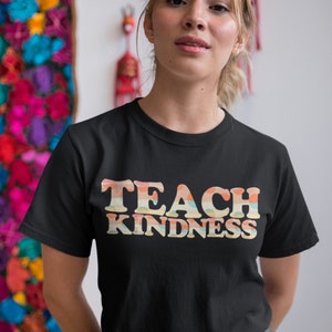Teach Kindness Shirt, Back to School T-shirt, Retro Teacher Shirt, Inspirational Teacher Tee, Gift for Teacher, Motivational School Shirt