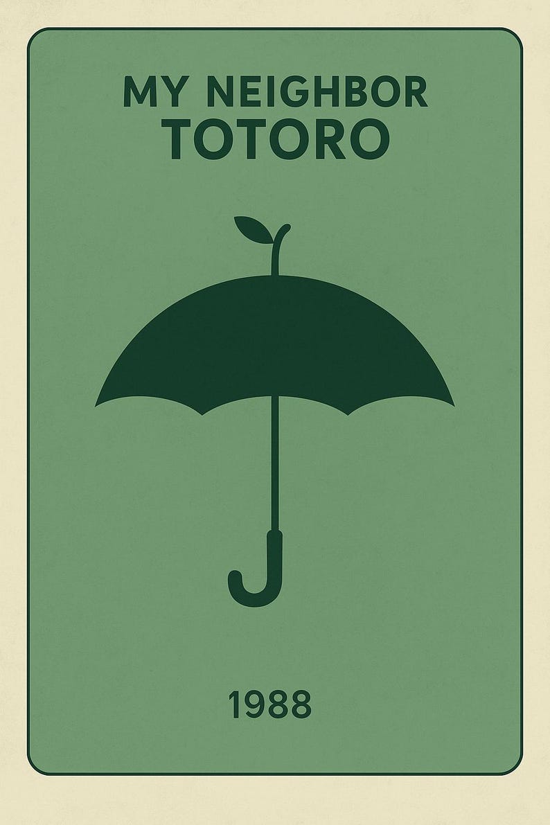 Puede incluir: Un p&oacute;ster verde con el texto "MY NEIGHBOR TOTORO" y el a&ntilde;o "1988". Una silueta de paraguas verde oscuro est&aacute; en el centro. El dise&ntilde;o est&aacute; sobre un fondo verde con un borde color crema.