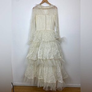 Vintage 1950s Lace & Tulle Layered Wedding Dress