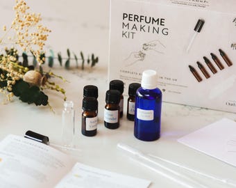 Perfume Making Kit – Create Your Signature Perfume with 5 Premium Fragrance Oils, Perfumer’s Alcohol, Reusable Glass Atomiser