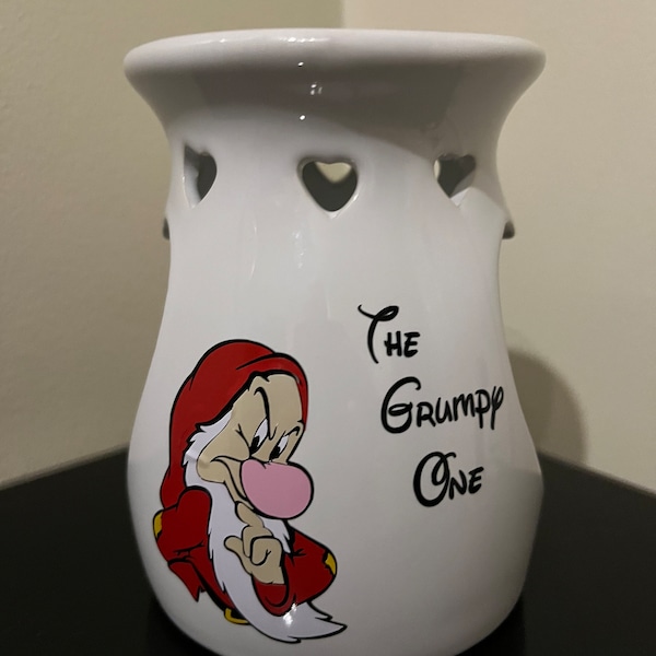 La cera de cerámica blanca inspirada en Disney derrite a Grumpy Dwarf con ***Cera gratis se derrite ***