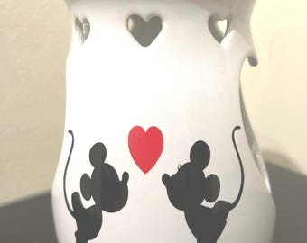 Queimador de cera/óleo de cerâmica branco personalizado inspirado na Disney para o Dia dos Namorados com ***Derretedores de cera grátis***