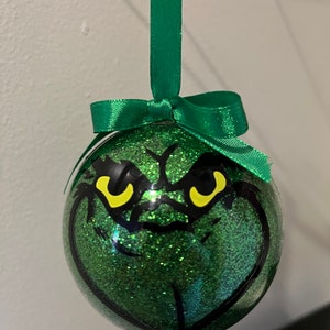 Grinch Glitter bauble / personalised