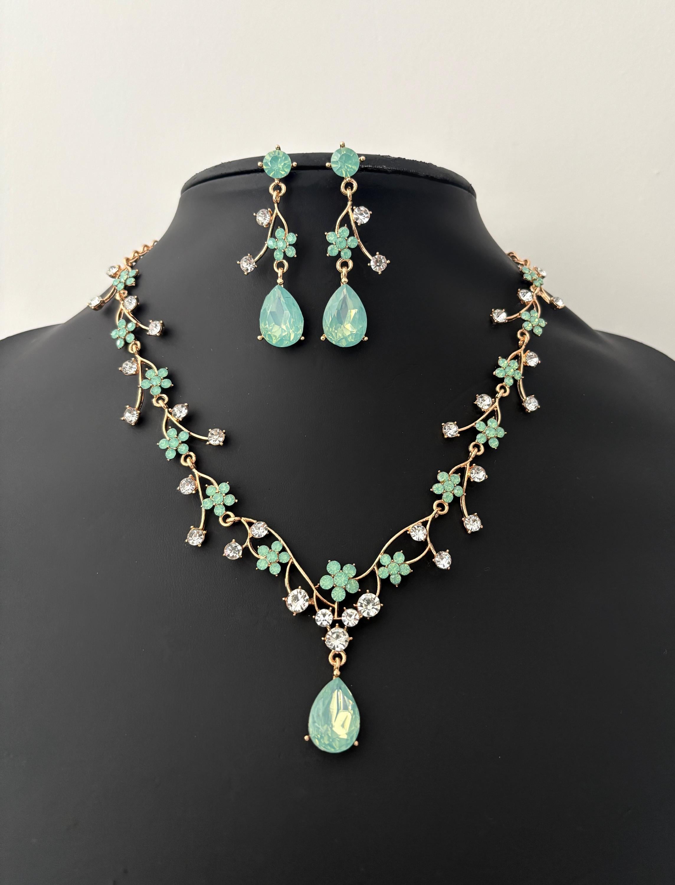 Necklace Earrings For Light Green Dress What Color Jewelry Goes With A Green  Dress?