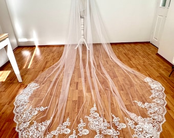 Gorgeous White Bridal Cape, Long Wedding Cape, Floral Cathedral Veil, Glitter Shoulder Veil, White Wedding Dress, White Tulle Veil