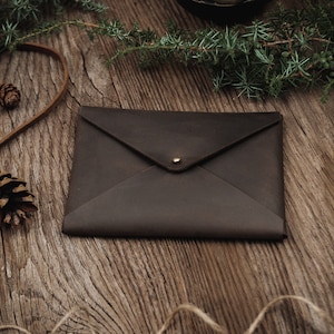 Brown Leather Photo Envelope: Customizable 4x6", 5x7" Sleeves | Personalized Leather Envelope with Laser Engraving for Photos