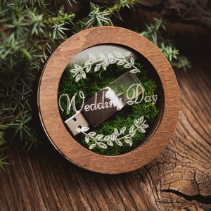 Personalized circle wooden box for wedding | Engraved usb box with glass lid and handmade unique crystal USB 3.0 flash drive