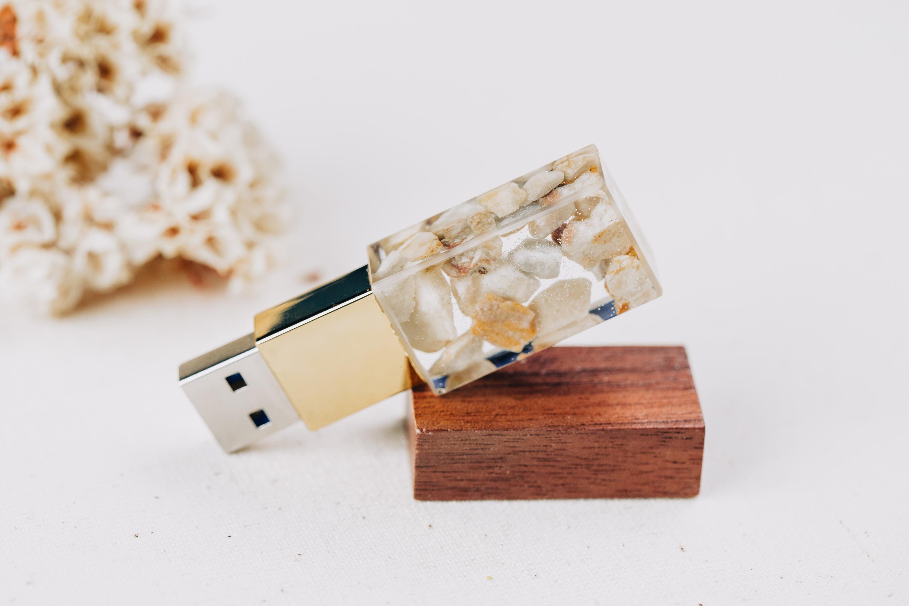 NatureCraft USB Flash Drive – Handmade Wooden and Resin Memory Stick