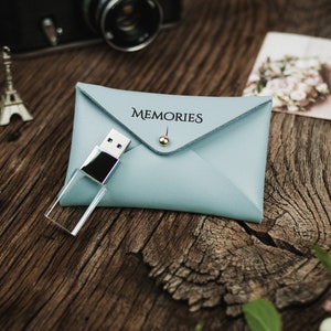 Sobre de cuero con unidad flash Crystal | Regalo de boda para los novios | Sobre con grabado para unidad USB y accesorios