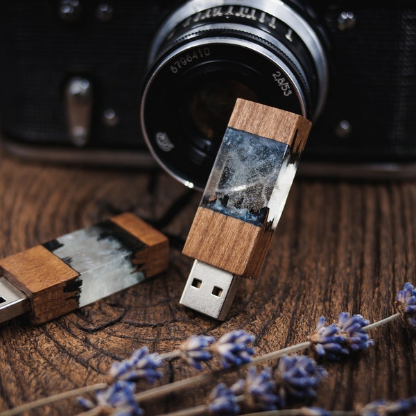 Personalized flash drive with engraving | Handcrafted Epoxy Resin 3.0 Flash Drive | a gift for the bride and groom for the wedding