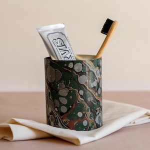 Enamel Everything Pot - The Art of Marbling