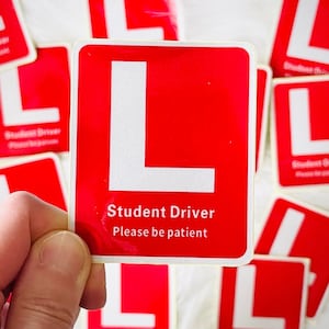 Sticker voor leerlingbord / L-bord / nieuwe bestuurder / nieuwe rijder / nieuwe skiër / newbie-sticker