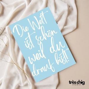 Postkarte "Die Welt ist schön" von Très Chig Studio, Geburtstag, Happy Birthday, Geschenkidee, Geschenk, gift, Beste Freunde, Partner