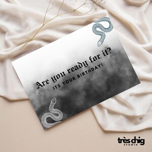 Postkarte "Are you ready for it? It’s your Birthday" von Très Chig Studio Geschenk, its me, hi, Present, Geburtstag, Geschenkidee, snake