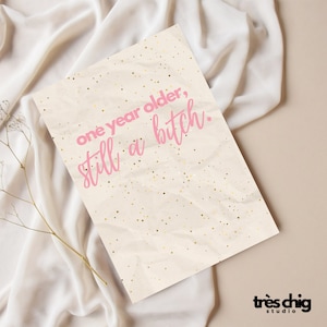 Carte postale "un an de plus encore une chienne" de Très Chig Studio Carte pour anniversaire, rigolote, idée cadeau, amis, cadeau