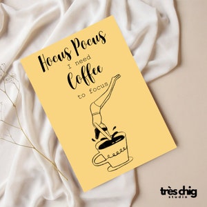 Postkarte "Hocus Pocus Coffee" von Très Chig Studio, Geschenkidee, Geschenk, Focus, Kaffee, schwimmen, lustig, Fokus, Tasse, Morning, summer