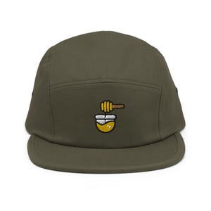 Gorra de algodón de 5 paneles con bordado Honey Jar and Dipper: ajuste ajustable