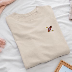 Sudadera de cuello redondo con bordado de kayak: mezcla de algodón, corte unisex