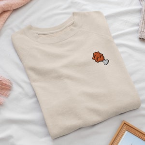 Bluza z okrągłym dekoltem i haftowanym chrupiącym kurczakiem: mieszanka bawełny, krój unisex