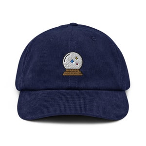 Cappello in velluto a coste ricamato con sfera di cristallo magico - 100% velluto a coste di cotone in una varietà di colori, essenziale per il guardaroba