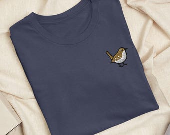 Maglietta ricamata Winter Wren: cotone leggero, vestibilità unisex