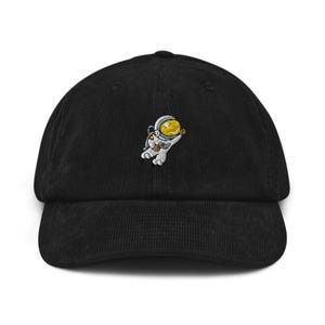 Gorro de pana bordado con astronauta flotante: pana 100 % algodón en una variedad de colores, un artículo básico para tu armario