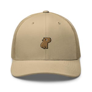 Gorra de camionero retro bordada con capibara: estructurada con parte posterior de malla en una variedad de colores