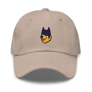 Gorra bordada de superhéroe con diseño de perro murciélago - Diseño moderno con colores ilimitados - Cómoda sarga de algodón chino - Regalo para amantes de los perros y fanáticos de los cómics
