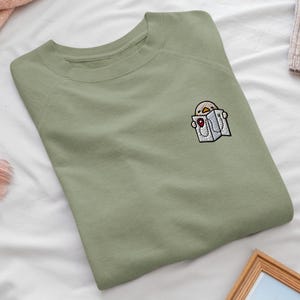 Sweat-shirt brodé à motif canard de camping Lost Kawaii - Col rond brodé - Coton doux - Couleurs variées - Explorateur d'extérieur