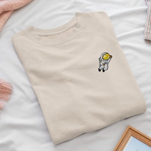 Sudadera con cuello redondo bordada con astronauta flotante - Algodón suave - Variedad de colores