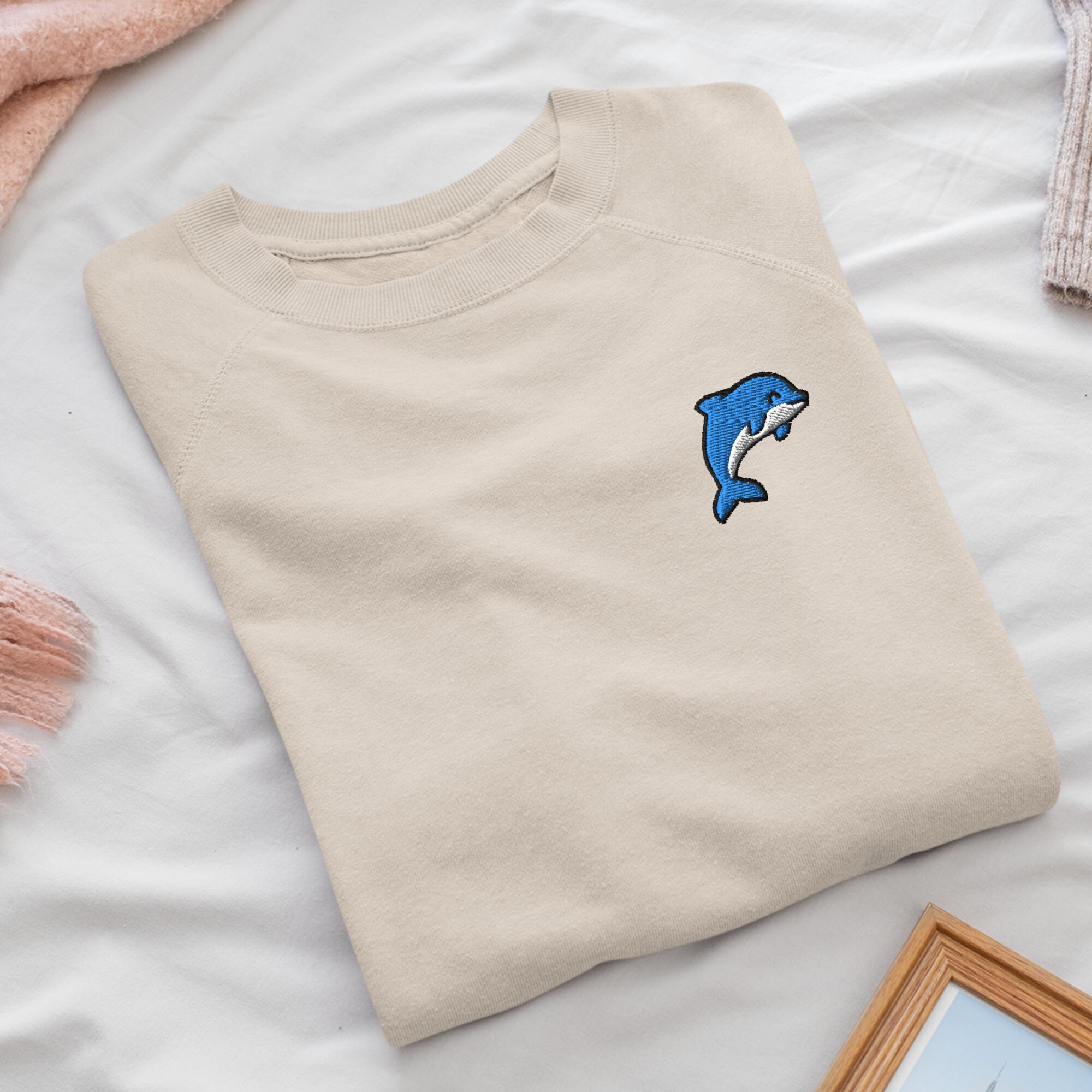 【CPGN STUDIO】Dolphin CREW Embroidery Sweatshirt CPGN STUDIO】Dolphin CREW Embroidery Sweatshirt