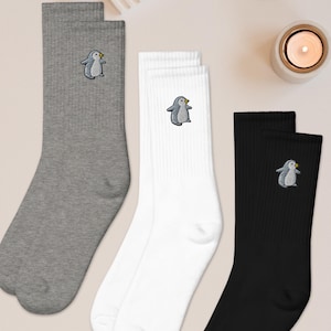 Chaussettes brodées bébé pingouin, chaussettes cadeaux, mélange de coton rembourré, fabriquées aux États-Unis, chaussettes amusantes pour elle ou lui