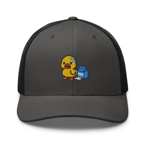 Cappello da camionista ricamato con scritta "Anatra intollerante al lattosio": berretto retrò strutturato con retro in rete