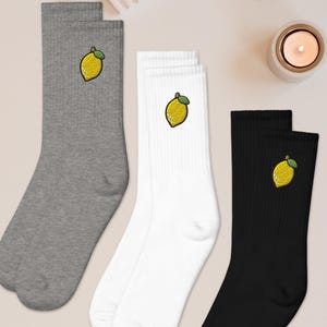Gelbe Zitronen bestickte Socken: Gepolsterte Baumwollmischung, hergestellt in den USA