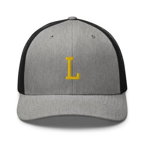 Gorra de camionero retro bordada con letras universitarias personalizadas: estructurada con parte posterior de malla en una variedad de colores