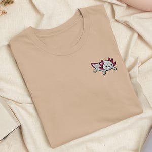 Axolotl Salamander besticktes T-Shirt: Leichte Baumwolle, Unisex Fit