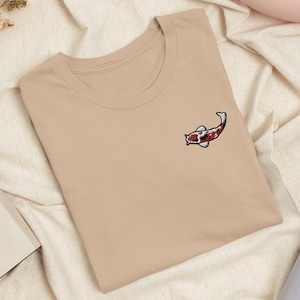 T-shirt brodé poissons koi : coton léger, coupe unisexe