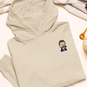 Sudadera con capucha bordada de Friedrich Nietzsche: mezcla gruesa de algodón y poliéster, ajuste unisex