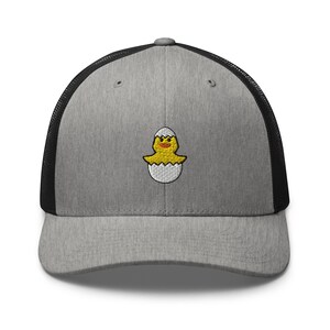 Gorra de camionero bordada con pollito en cáscara de huevo: gorra retro estructurada con parte trasera de malla