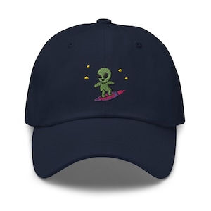 Gorra de papá bordada con diseño de extraterrestre verde surfista: gorra unisex ajustable de sarga de algodón chino