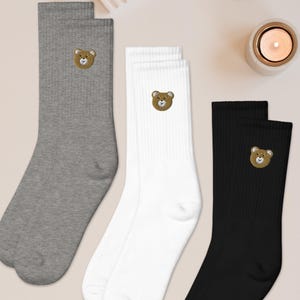 Calcetines bordados del Sr. Oso Pardo: Mezcla de algodón acolchada, Hechos en EE. UU.