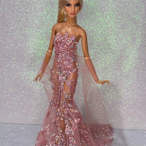 1:6 Puppenkleid. Schimmerndes Rosa Farbe Modepuppenkleid. Glitzer Kleid für integrierte Spielzeug. Abendkleid. Bild 7