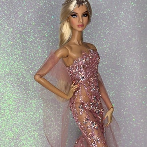 1:6 Puppenkleid. Schimmerndes Rosa Farbe Modepuppenkleid. Glitzer Kleid für integrierte Spielzeug. Abendkleid. Bild 5