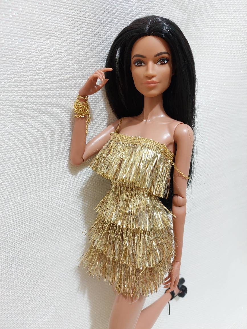 Vestido dourado para boneca fashion. Vestido de boneca com glitter. Vestido de boneca de 12" em escala 1:6. Vestido de noite de boneca de 11,5"/30 cm. Vestido de boneca com glitter. Roupas de boneca.