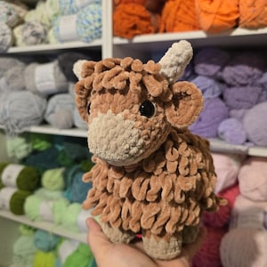 highland cow plush, cow plush, amigurumi cow plush, cute cow plush, handmade crochet animal plushie, crochet cow gift, crochet highland cow