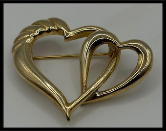 Double Heart Brooch Gold Tone Interlocking Ribbed Romantic Pin